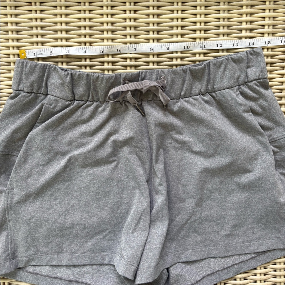 Lululemon On The Fly Short 8 athleisure workout yoga travel running hiking - Picture 7 of 8